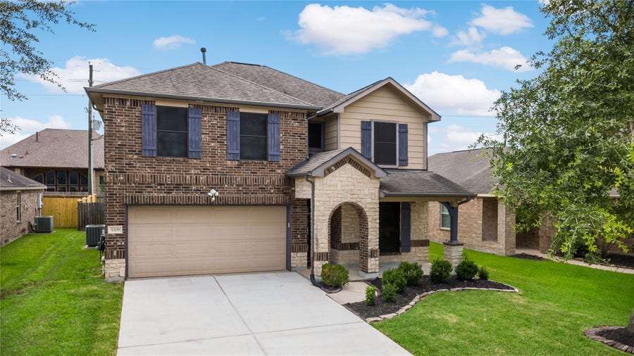 Property photo for 3308 Southern Grove Lane, Pearland, TX