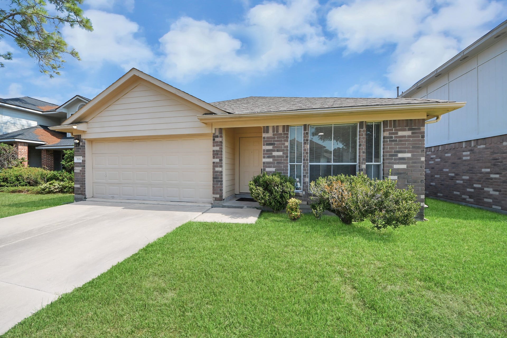 1928 Woodland Hills Drive, Missouri City, TX 77489 1928 Woodland Hills Drive, Missouri City, TX 77489