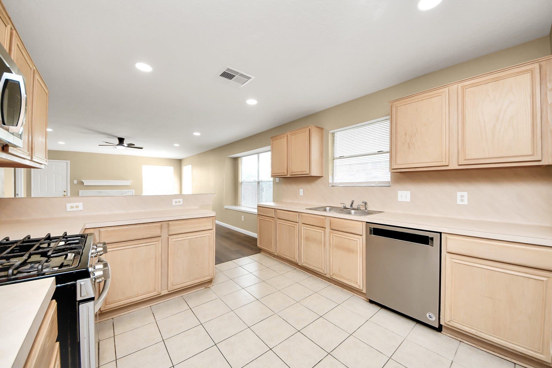 1928 Woodland Hills Drive, Missouri City, TX 77489 1928 Woodland Hills Drive, Missouri City, TX 77489