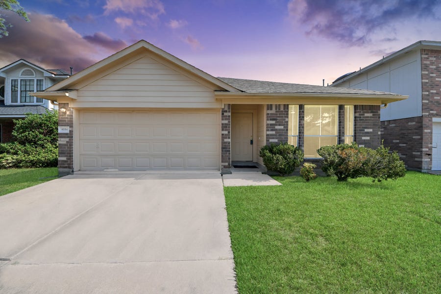 Property photo for 1928 Woodland Hills Drive, Missouri City, TX