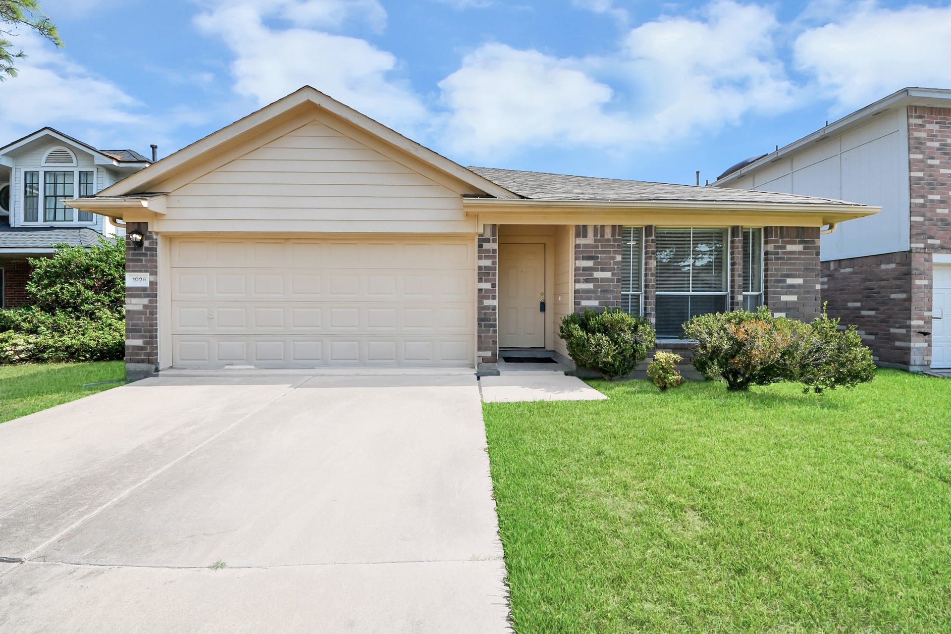 1928 Woodland Hills Drive, Missouri City, TX 77489 1928 Woodland Hills Drive, Missouri City, TX 77489