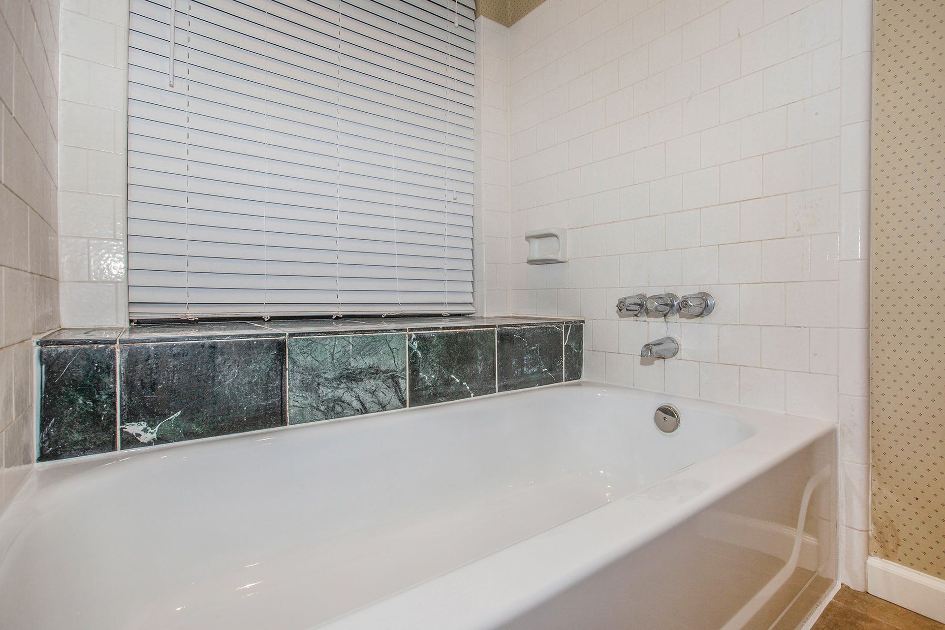 17002 Sky Blue Place, Houston, TX 77095 Tub/shower combination in master