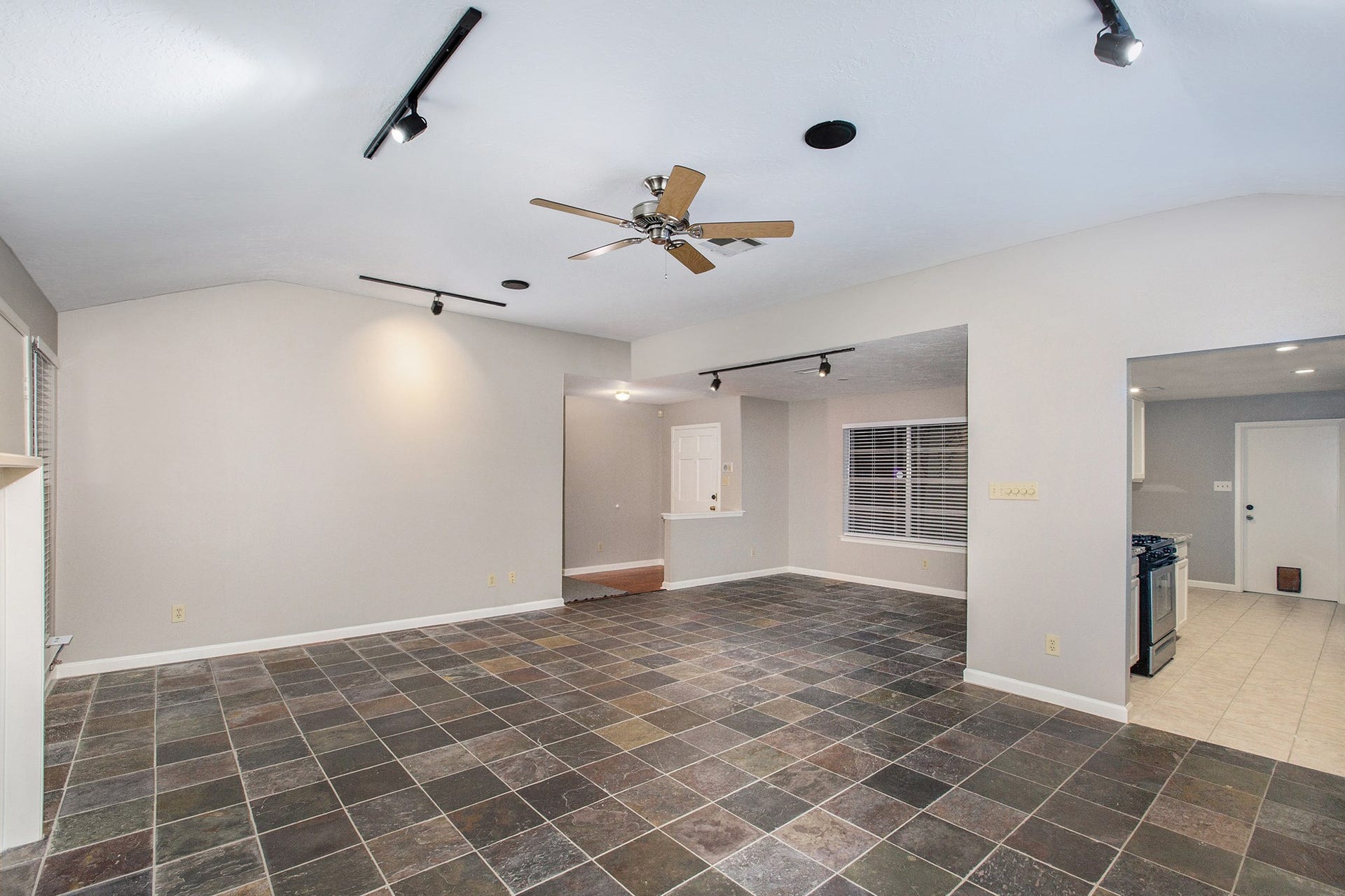 17002 Sky Blue Place, Houston, TX 77095 Nice open floor plan.