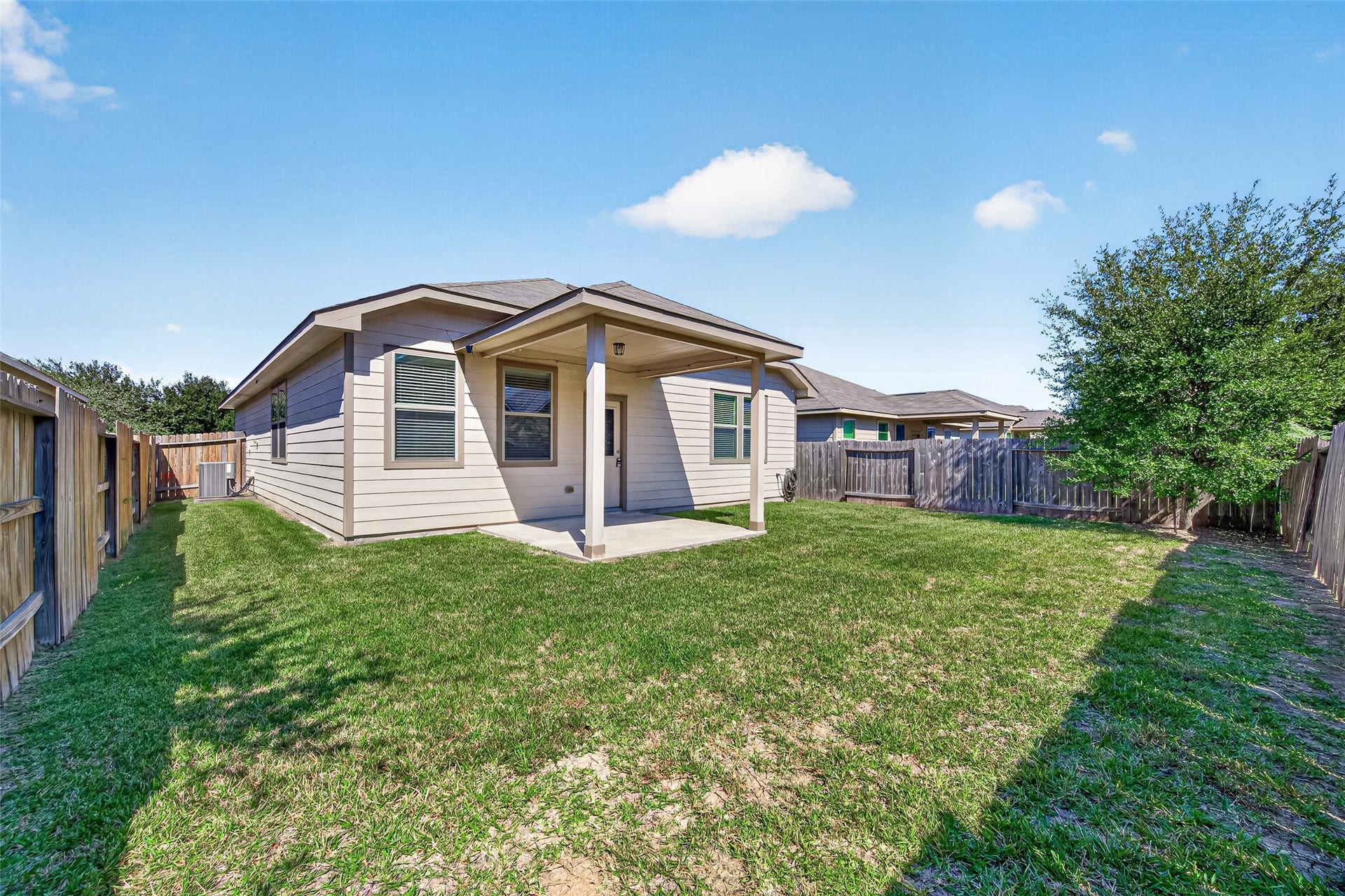 1018 Pleasant Bend, Conroe, TX 77301 A little gardening, some time in the sunshine... plenty of possibilities