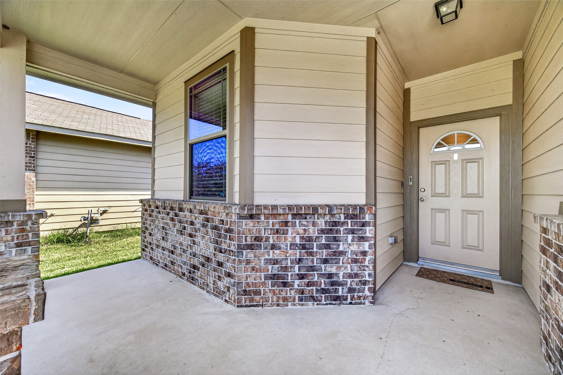 1018 Pleasant Bend, Conroe, TX 77301 Imagine a couple of comfortable chairs and your favorite seasonal touches to make this covered front porch your own.