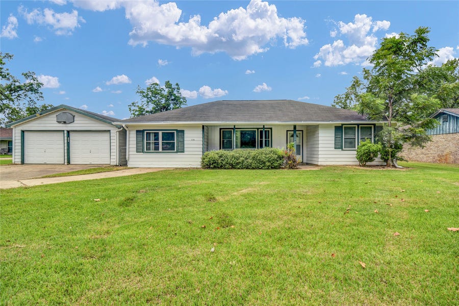 Property photo for 1710 Highway 332 W, Lake Jackson, TX