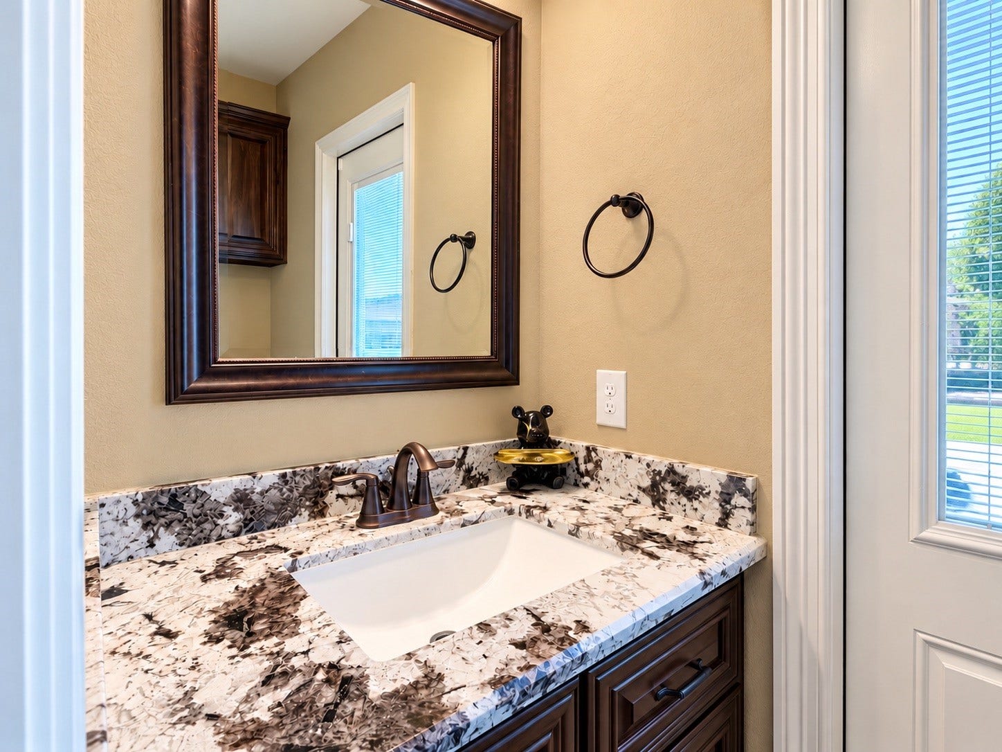 8999 Water Point Drive, Beach City, TX 77523 8999 Water Point Drive, Beach City, TX 77523