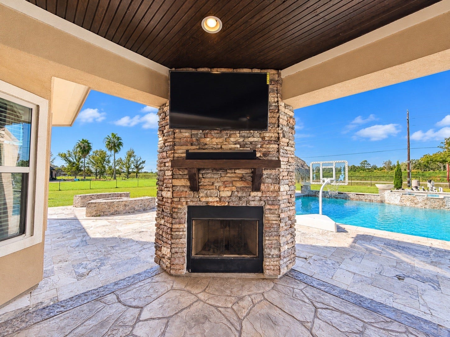 8999 Water Point Drive, Beach City, TX 77523 8999 Water Point Drive, Beach City, TX 77523