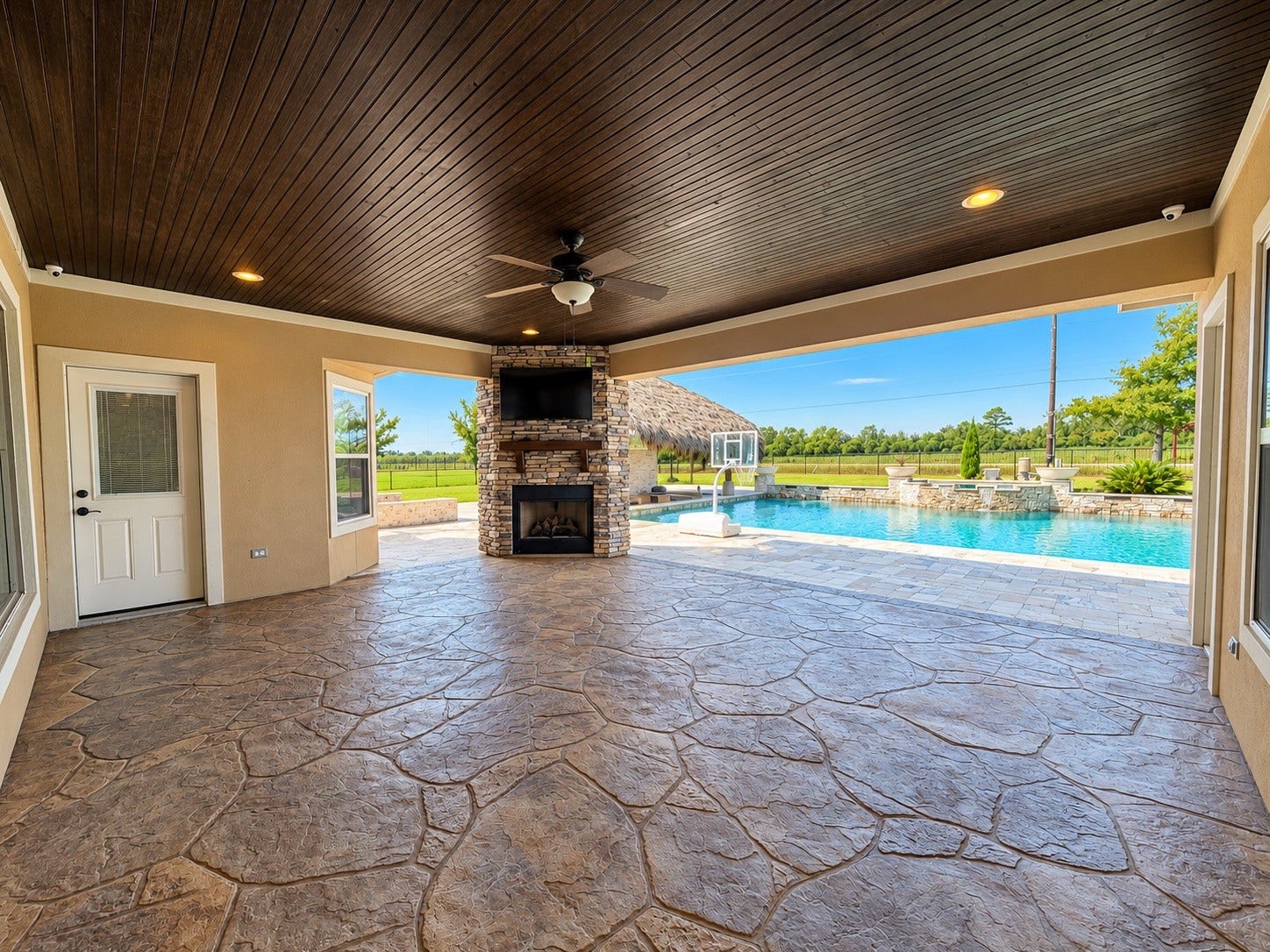 8999 Water Point Drive, Beach City, TX 77523 8999 Water Point Drive, Beach City, TX 77523