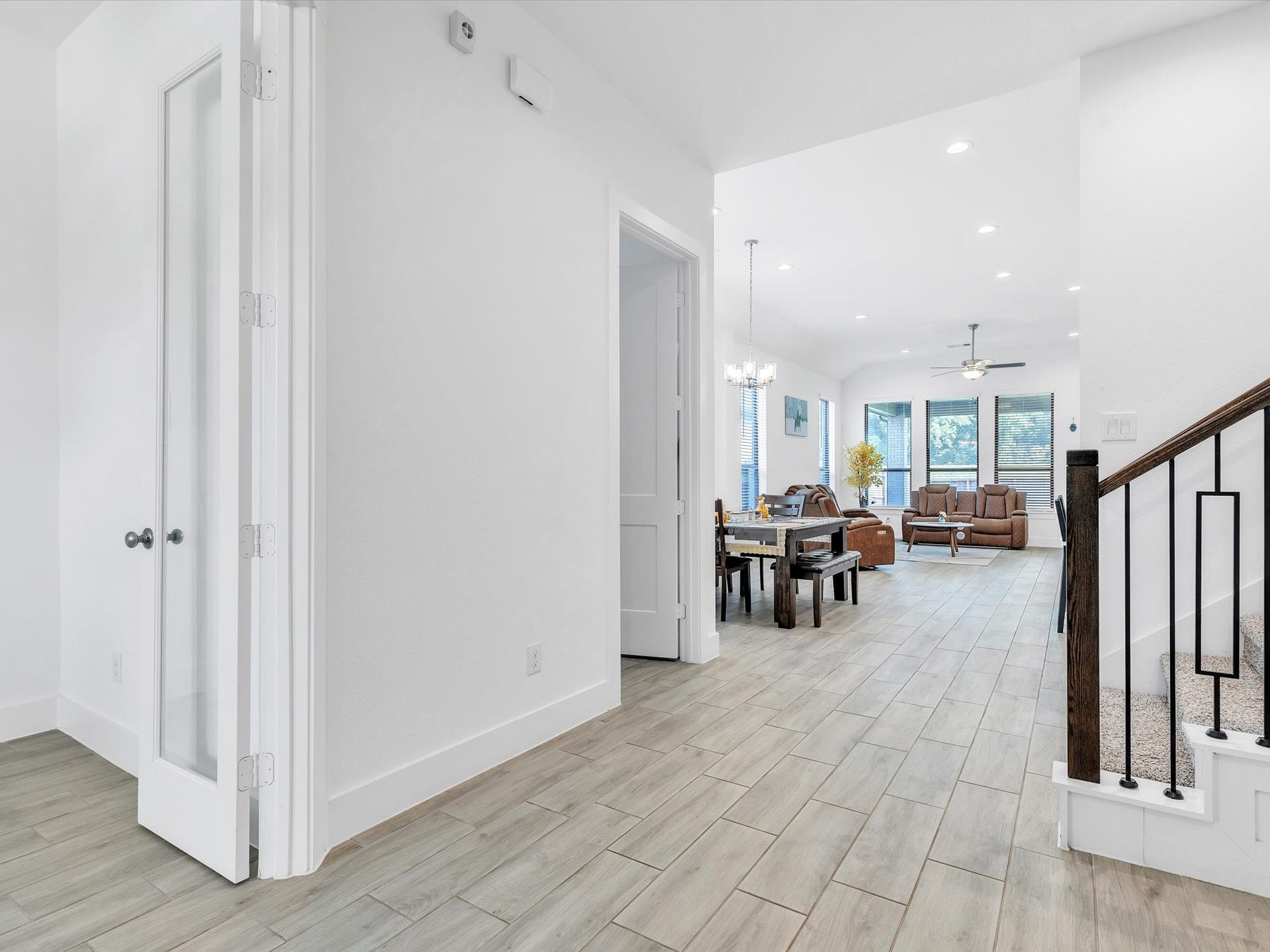 10718 Hidden Rock Drive, Missouri City, TX 77459 A bright, welcoming entry opens to a thoughtfully designed floor plan with a private study, open living spaces and an easy flow that feels both spacious and inviting.