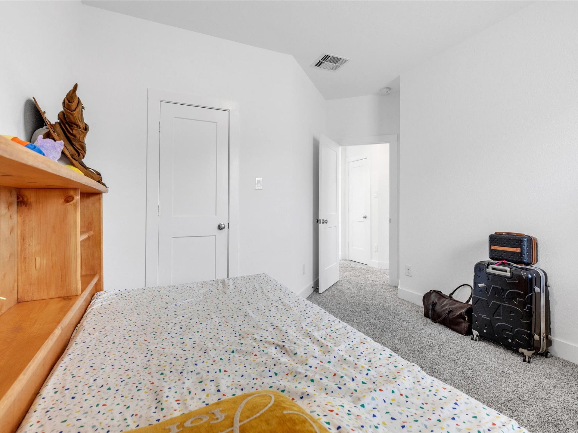 10718 Hidden Rock Drive, Missouri City, TX 77459 Generously sized upstairs bedroom offers comfortable accommodations with space for both sleeping and a desk or study area.
