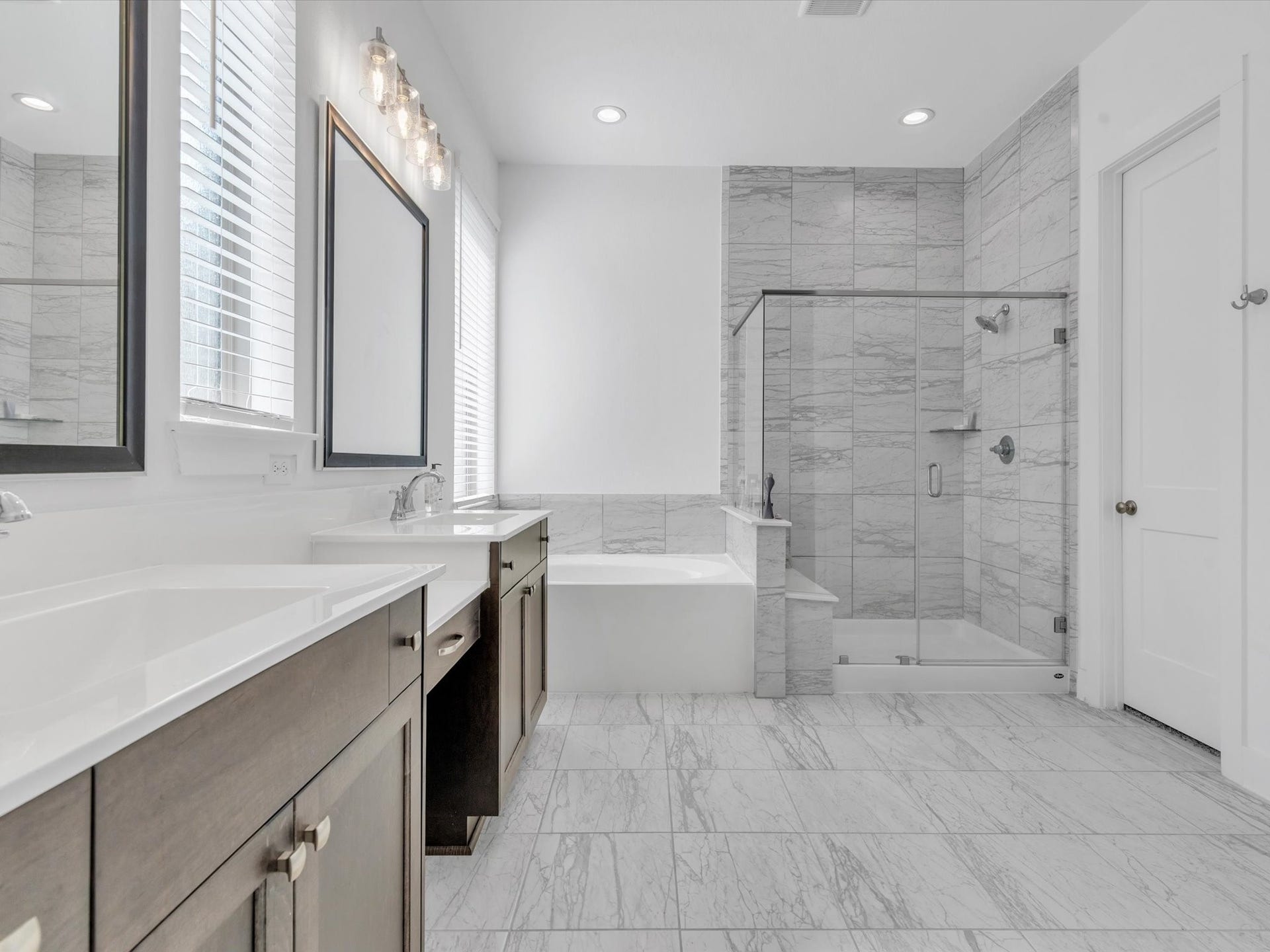 10718 Hidden Rock Drive, Missouri City, TX 77459 Generous space, dual vanities, a separate soaking tub and oversized shower give the primary bath the comfort and functionality buyers are looking for.