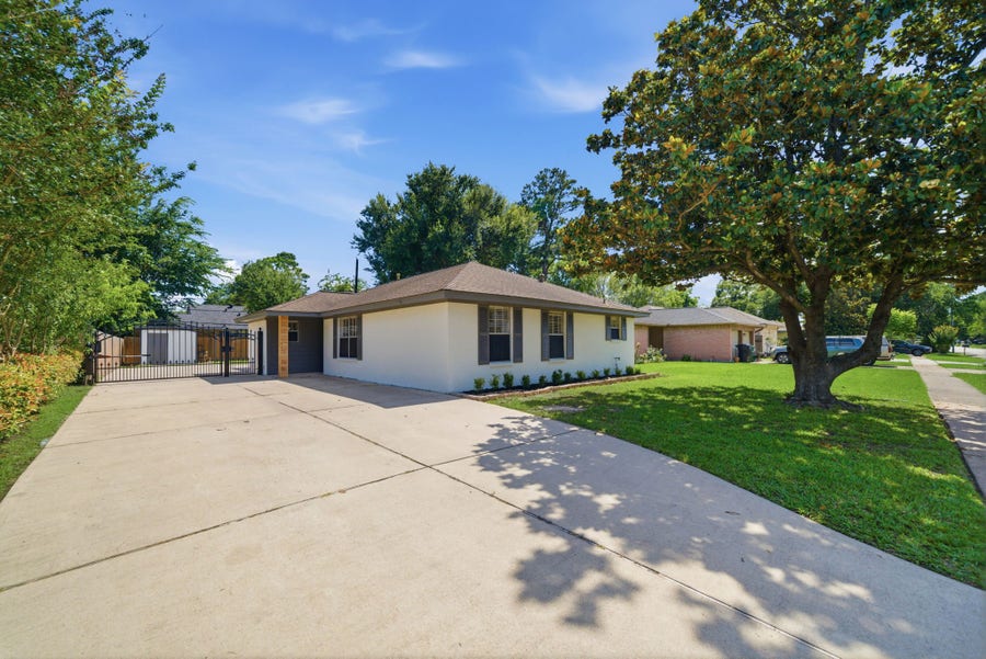 Property photo for 10423 Alcott Drive, Houston, TX