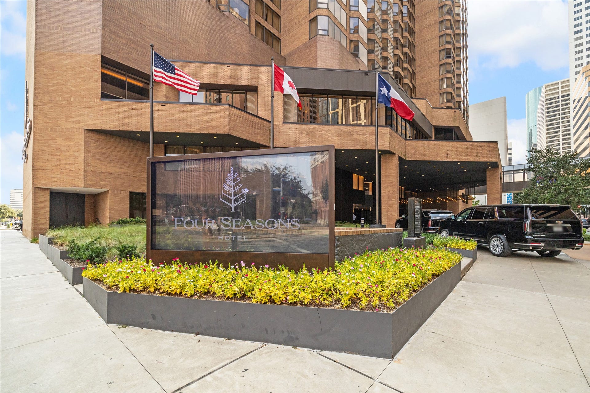 1111 Caroline Street, #2606, Houston, TX 77010 Rising above downtown, the Four Seasons offers a full-service hotel on the lower floors with exclusive private residences above.