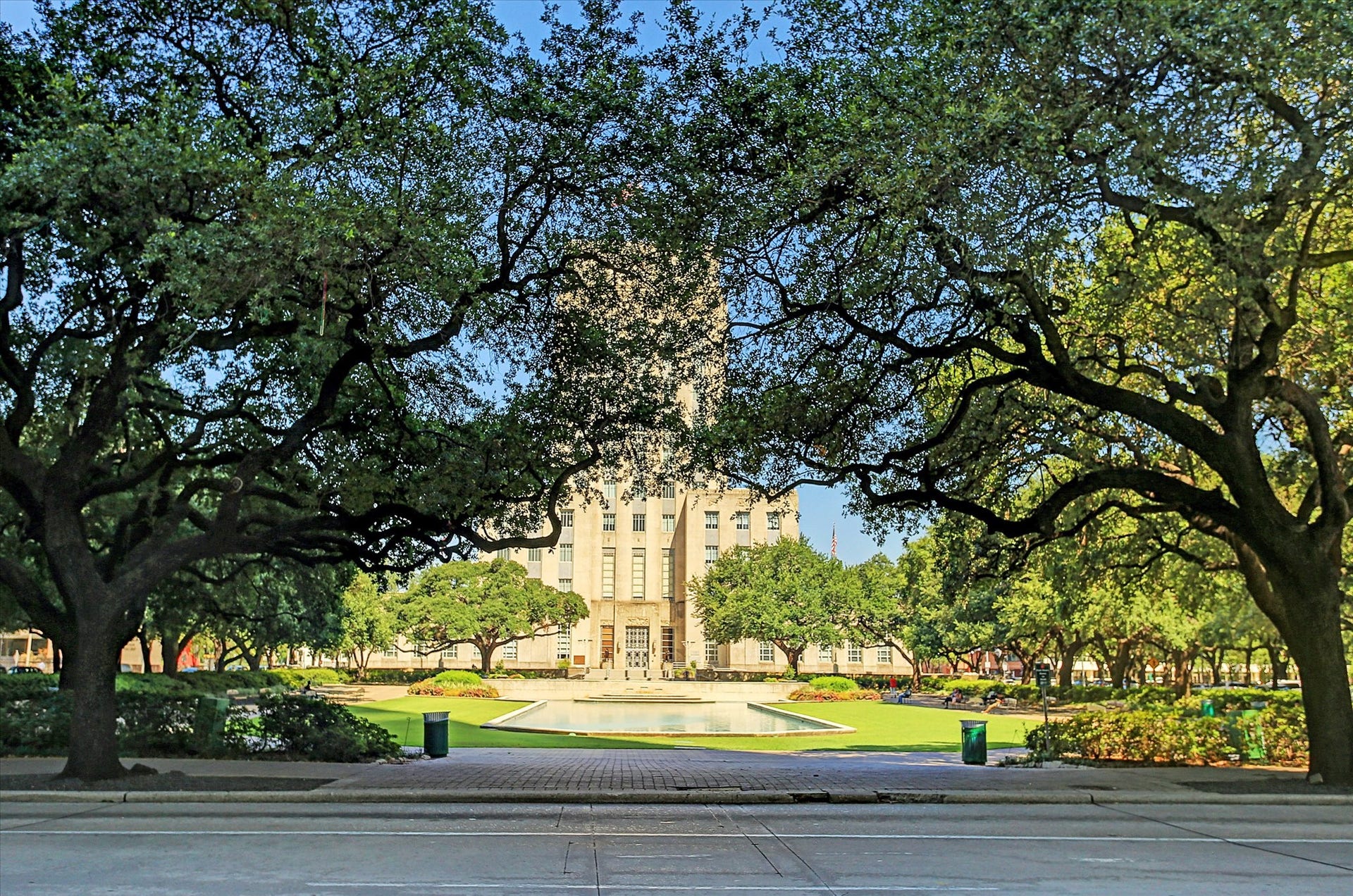 1111 Caroline Street, #2606, Houston, TX 77010 Anchoring downtown with timeless Art Deco design, Houston City Hall overlooks Hermann Square, a tree-lined plaza and reflecting pool that serves as both a civic landmark and a lively gathering space. Just steps from theaters, restaurants, and Buffalo Bayou Park, this historic centerpiece reflects the citys cultural heartbeathosting festivals, food trucks, and community events throughout the year.