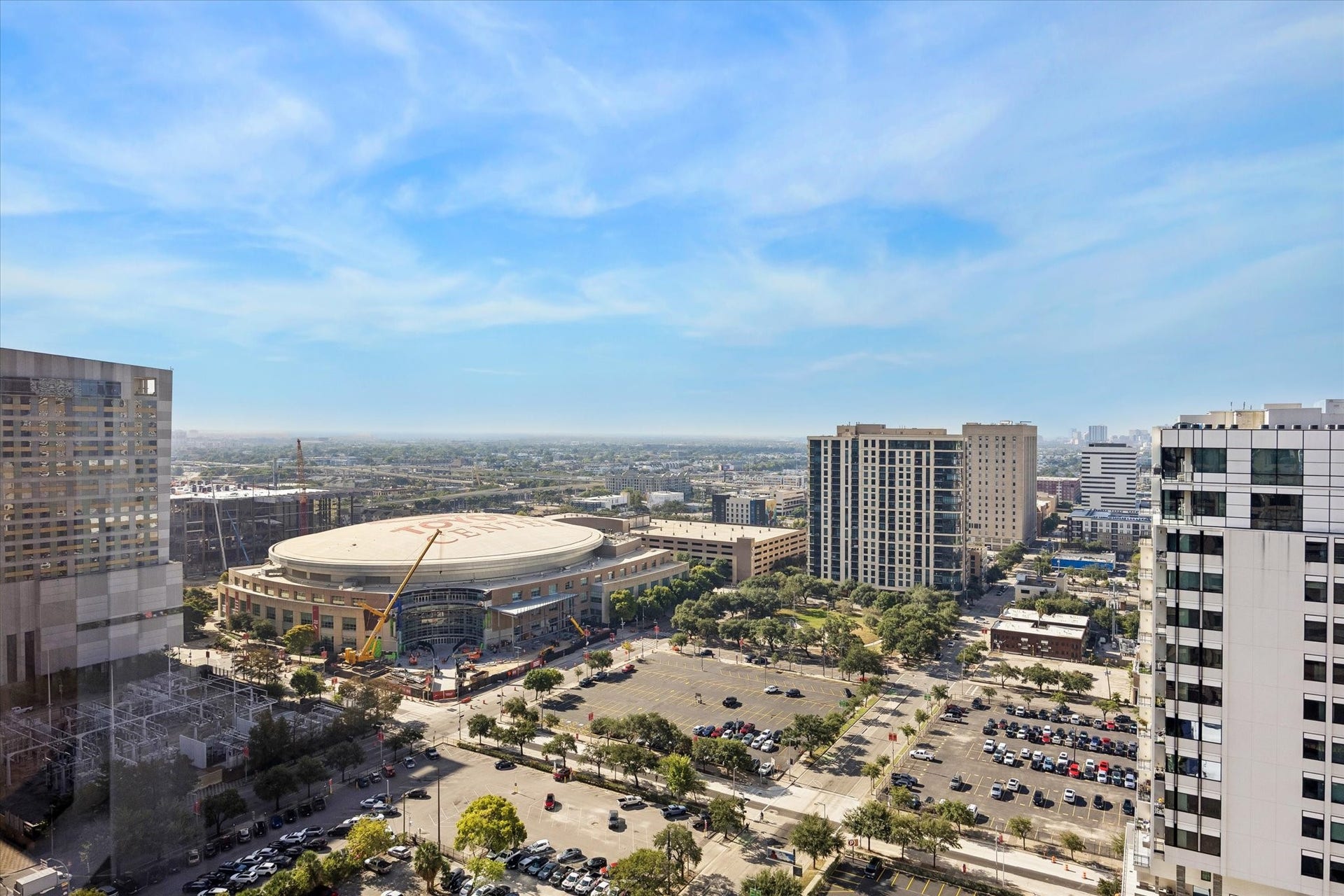 1111 Caroline Street, #2606, Houston, TX 77010 Toyota Center anchors this outlook from the residence, with downtown streets and the horizon beyond. Nearby dining, sports and entertainment destinations add convenience to everyday city living.