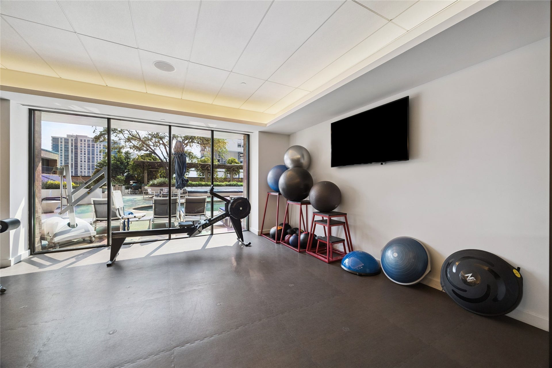 1111 Caroline Street, #2606, Houston, TX 77010 The studio offers natural light and serene views of the pool deck, making it a calming spot for yoga, Pilates, or recovery work. Equipped with balance balls, mats, and functional gear, it complements the larger Four Seasons fitness center.