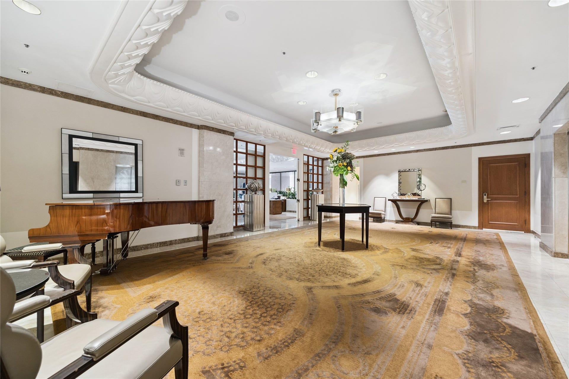 1111 Caroline Street, #2606, Houston, TX 77010 The elevator lobby offers a refined transition space with classic detailing and comfortable seating. Reserved exclusively for private residences, it combines privacy with the same elevated atmosphere found throughout the Four Seasons.