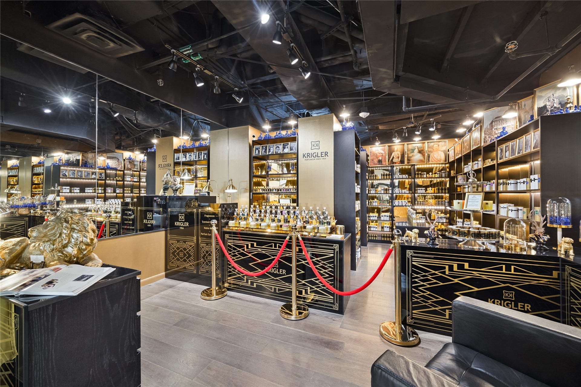 1111 Caroline Street, #2606, Houston, TX 77010 Within the hotel, residents have access to exclusive retail experiences such as the world-renowned Krigler perfumery.