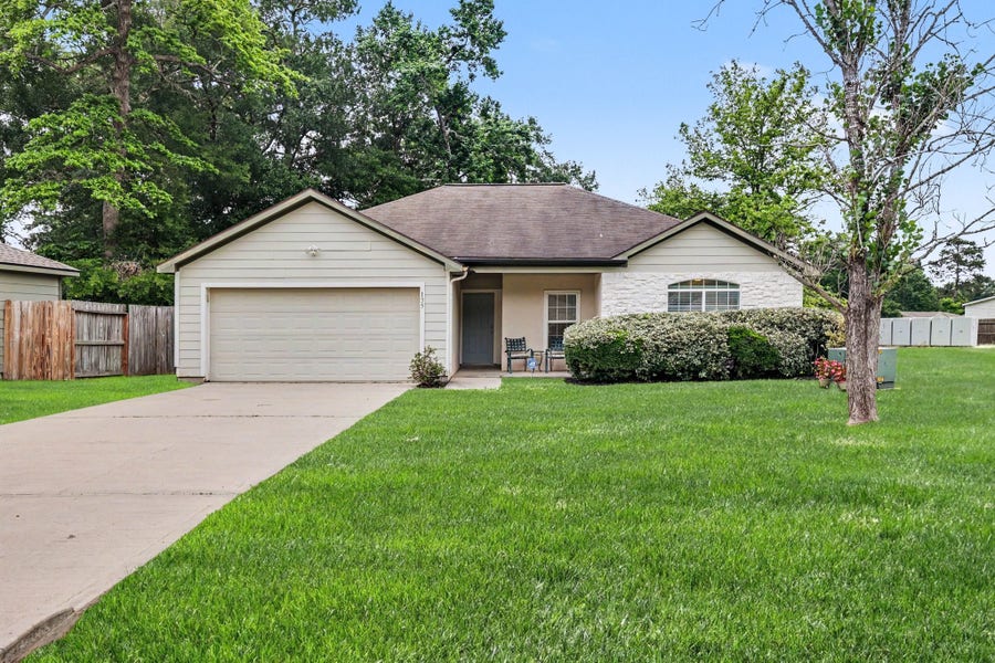 Property photo for 135 Kellyn Oaks Drive, Conroe, TX
