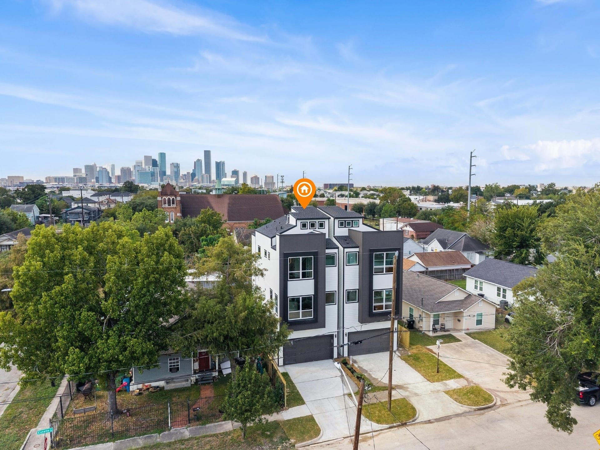 Clean architectural lines and a fresh modern aesthetic give this EaDo home a distinctive presence in one of Houstons most dynamic urban neighborhoods.