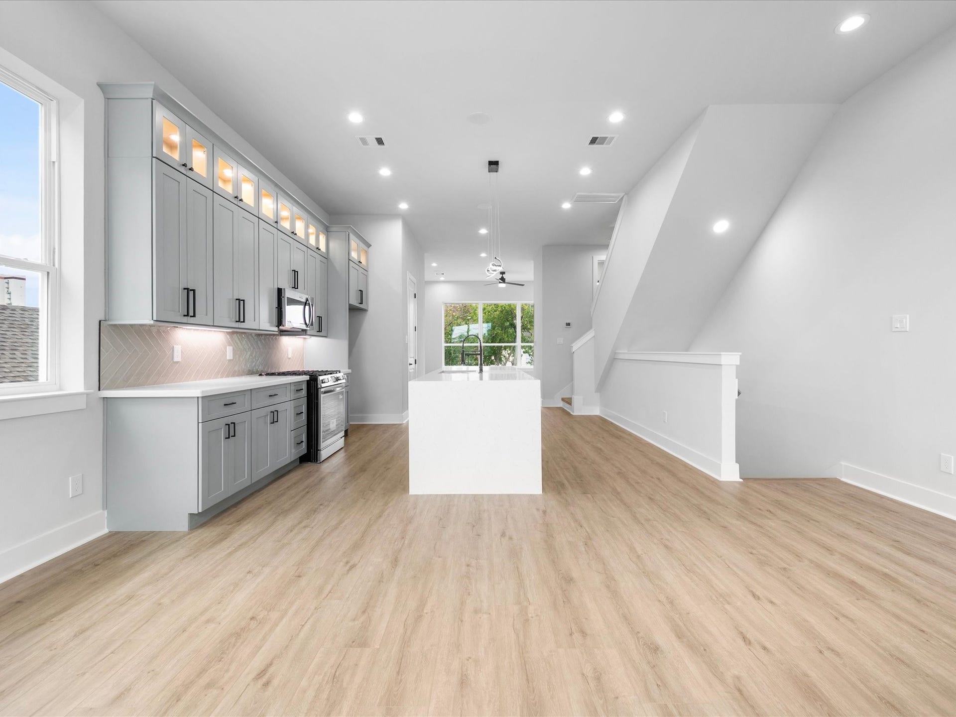 Two independent sound systems featuring a total of six speakers, controlled directly from a smartphone, providing convenient and flexible home entertainment.