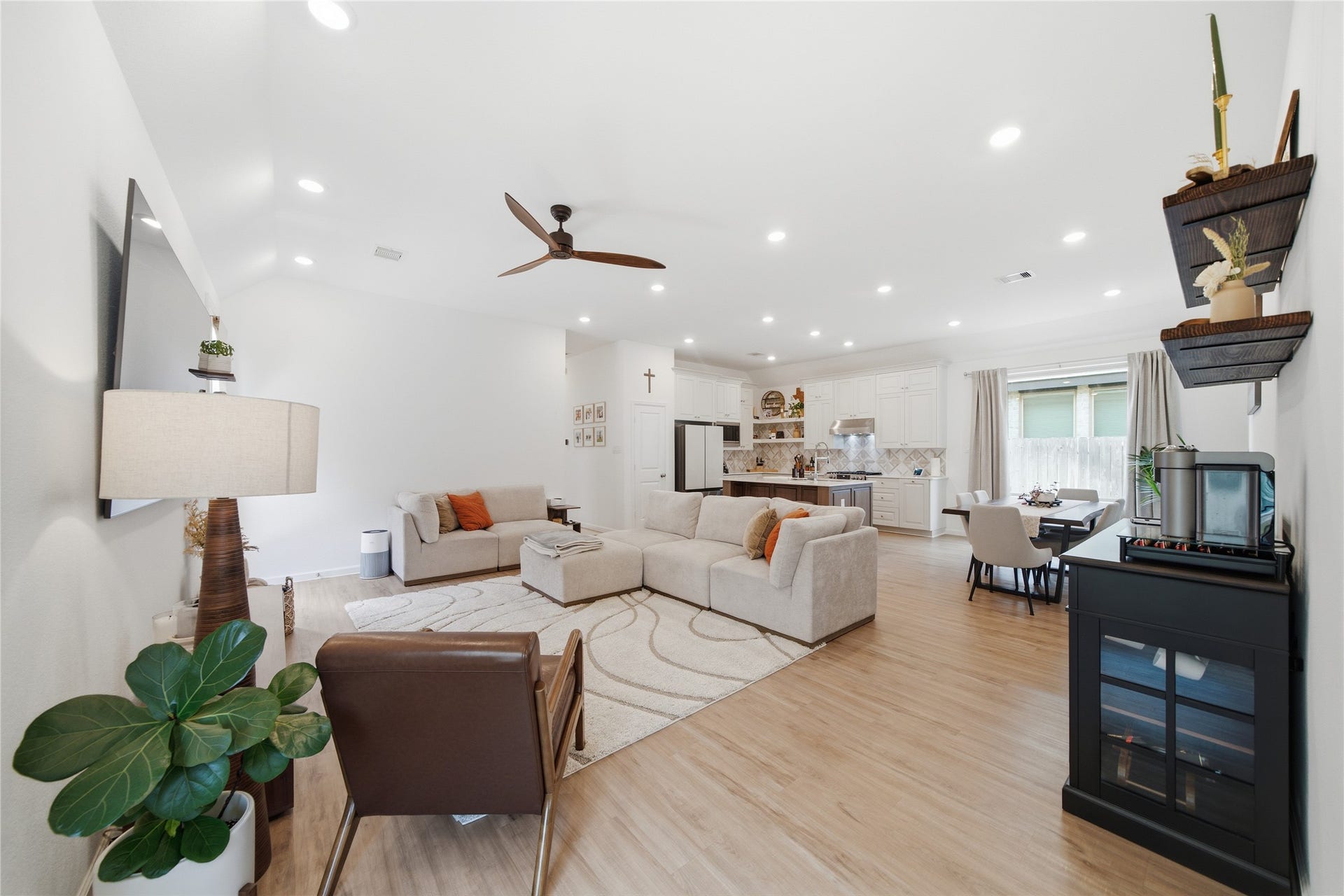 4919 Sand Clouds Drive, Katy, TX 77493 Spacious open-concept living area with modern finishes