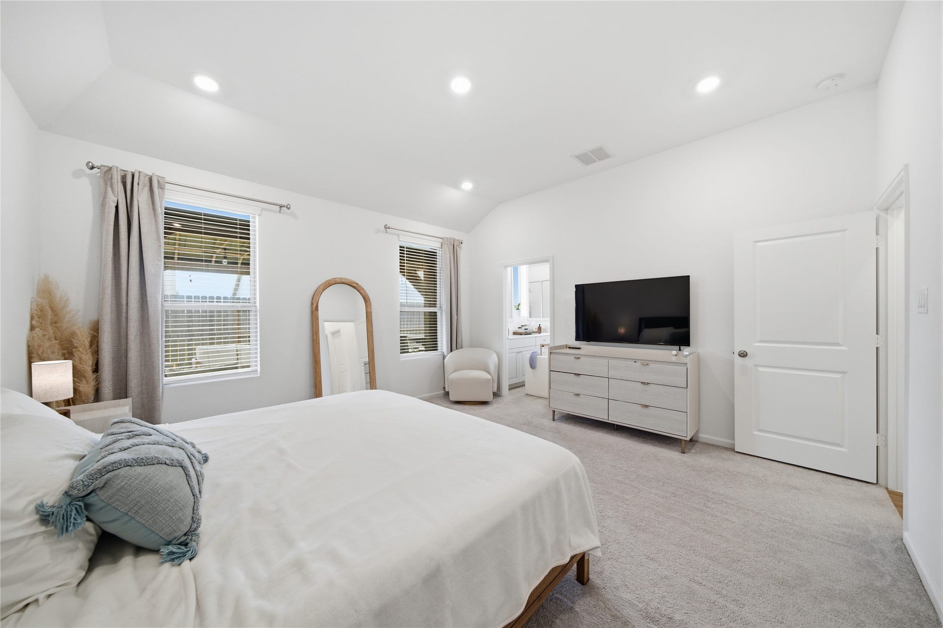 4919 Sand Clouds Drive, Katy, TX 77493 This room has plenty of room for all your furniture.