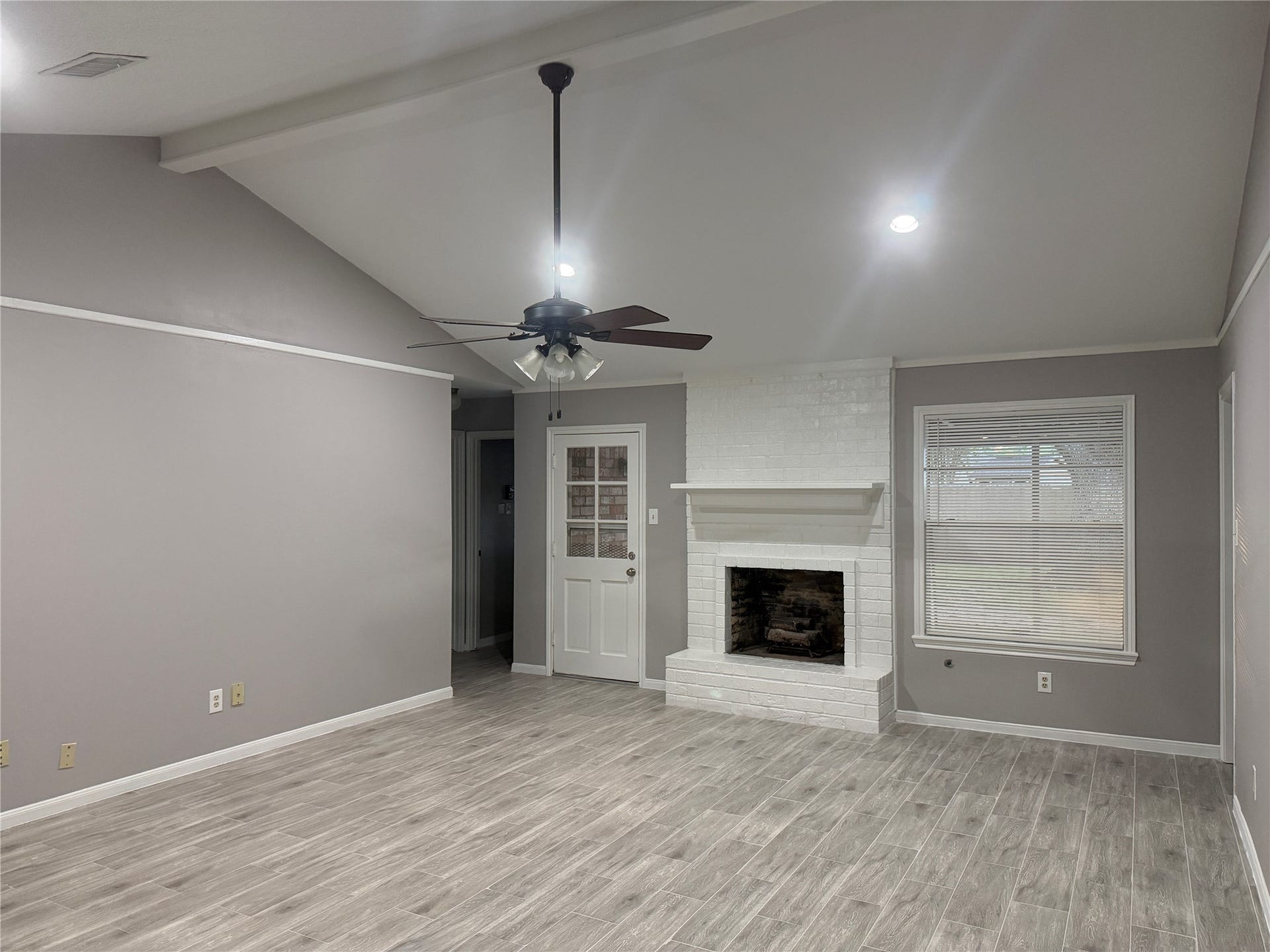 3815 Avenue R, Rosenberg, TX 77471 Recent flooring