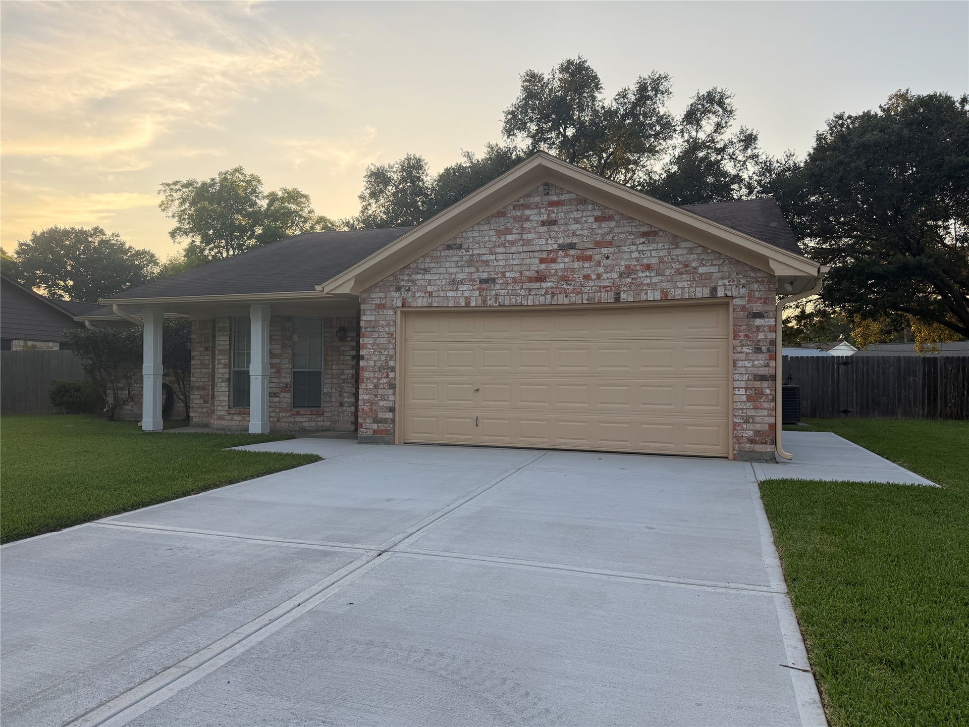 3815 Avenue R, Rosenberg, TX 77471 Welcome Home!!
