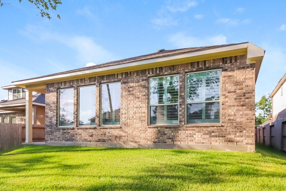 2309 Highland Crossing Drive, Conroe, TX 77304