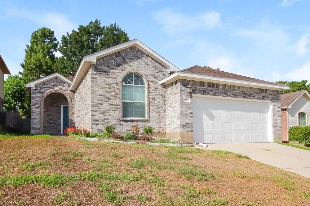 2309 Highland Crossing Drive, Conroe, TX 77304