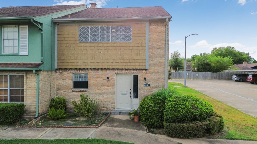 Property photo for 1021 Willow Oaks Circle, Pasadena, TX
