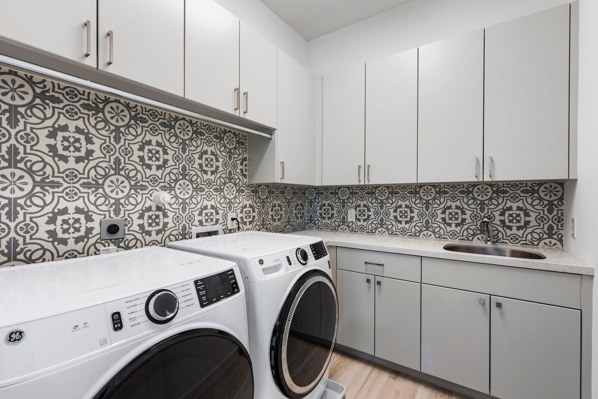 24739 Trull Brook Lane, Spring, TX 77389 Large utility room with a sink and ample storage space.