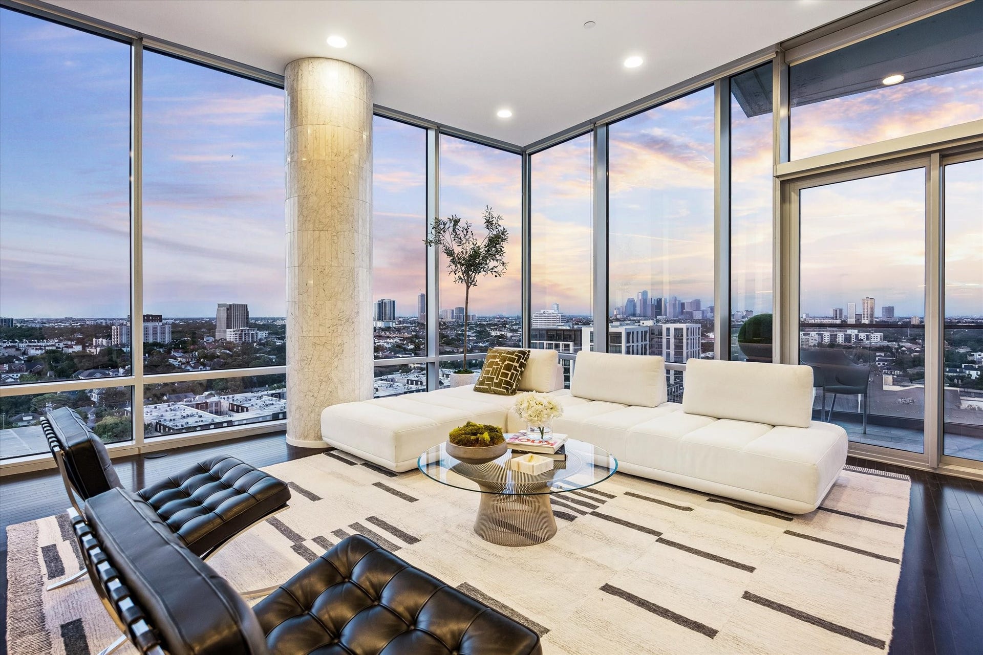 2727 Kirby Drive, #13E, Houston, TX 77098 Exceptional opportunity for a 2,600+SF, 3 bedroom/3 bath + study on the 13th floor of one of Houston's most luxurious full-service high rise buildings, 2727 Kirby.