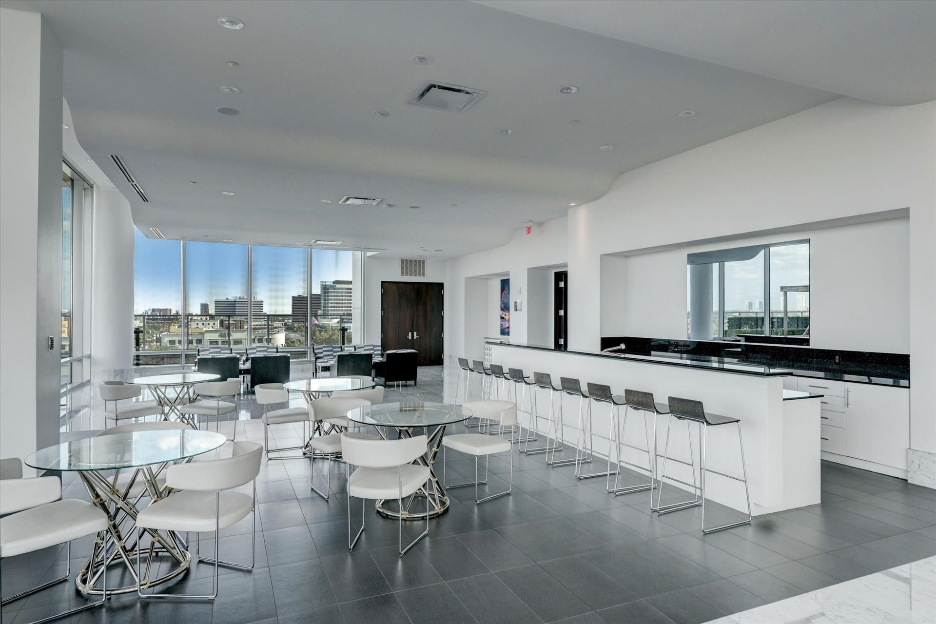 2727 Kirby Drive, #13E, Houston, TX 77098 One of two lounge areas for residents to enjoy or reserve for private parties. Entertaining space with floor-to-ceiling windows, caterer's kitchen and access to outdoor terrace with city views.
