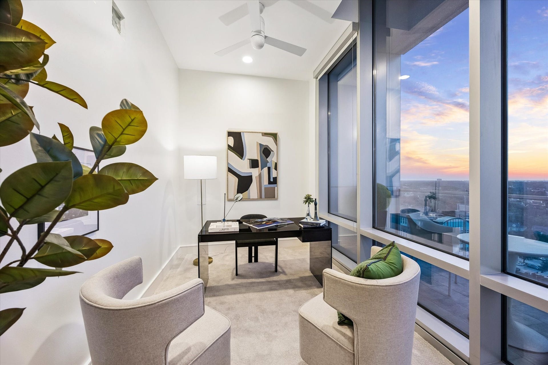 2727 Kirby Drive, #13E, Houston, TX 77098 Located off the primary bathroom, this multi-purpose space can be used as workout studio, sitting area, or home office.