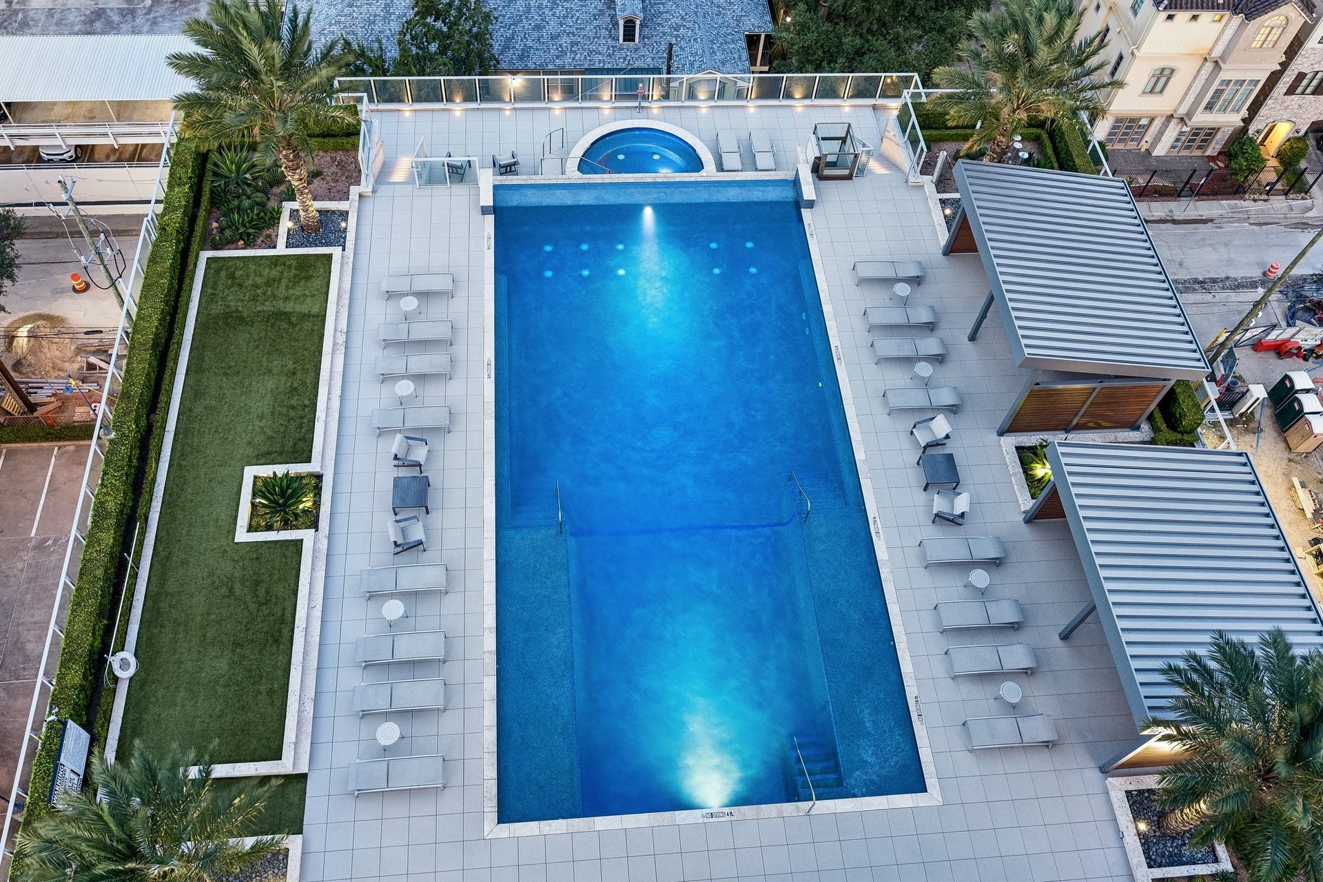 2727 Kirby Drive, #13E, Houston, TX 77098 Live like a permanent guest at a five-star resort but at home. Pool deck with 5-cup putting green and summer kitchen with gas grills.