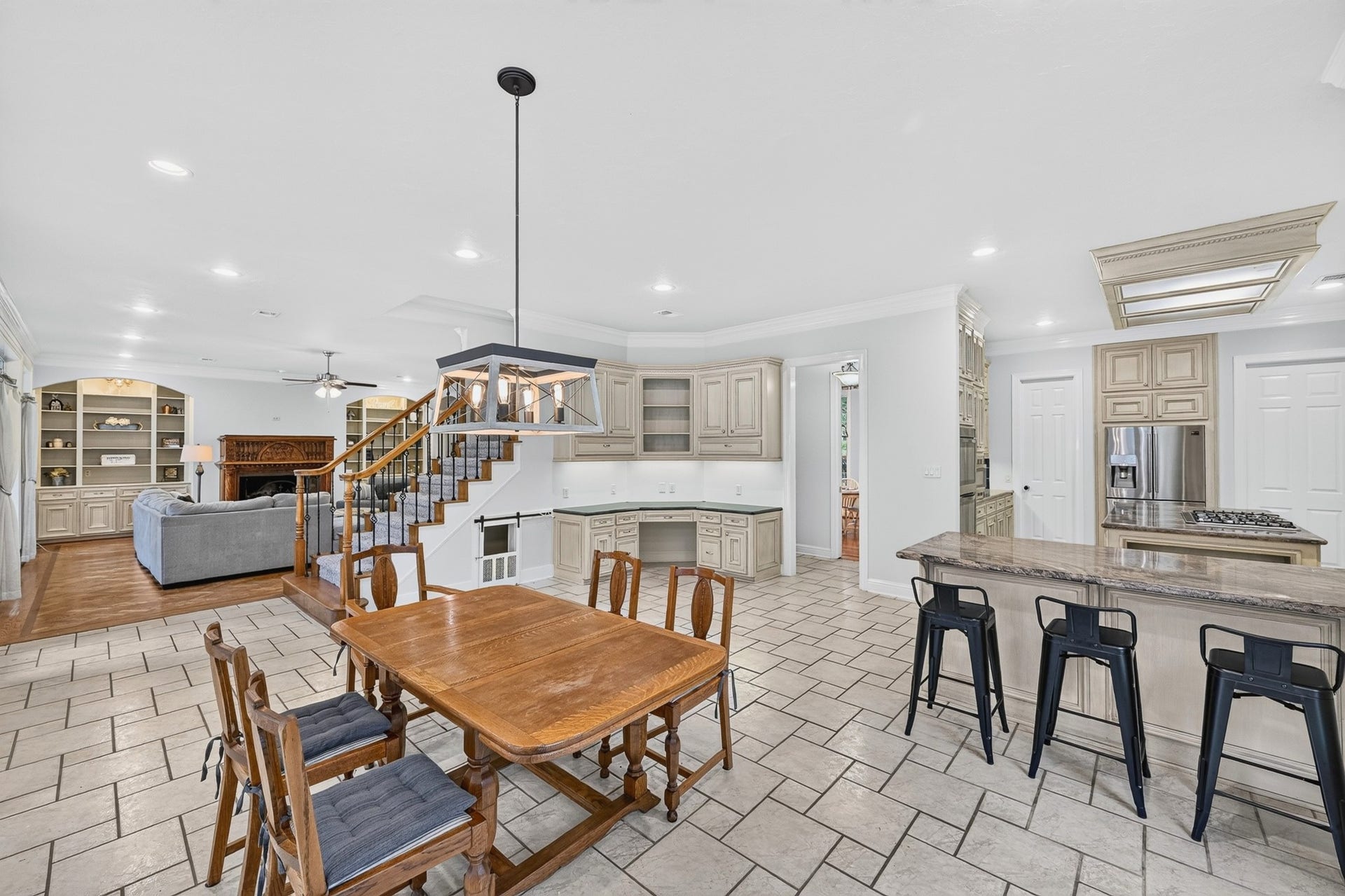 15406 Hunters Bend Drive, Tomball, TX 77377 15406 Hunters Bend Drive, Tomball, TX 77377