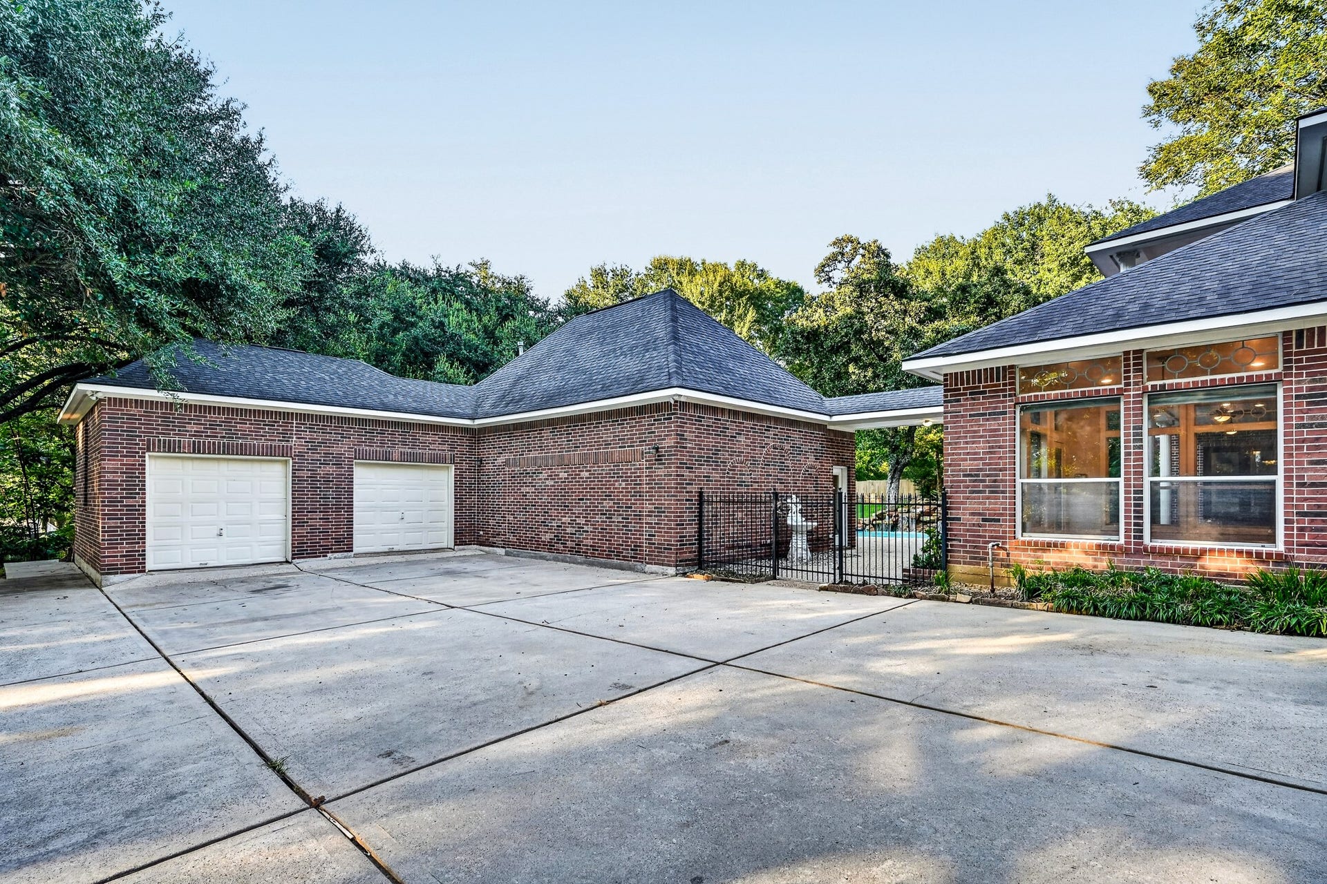 15406 Hunters Bend Drive, Tomball, TX 77377 15406 Hunters Bend Drive, Tomball, TX 77377