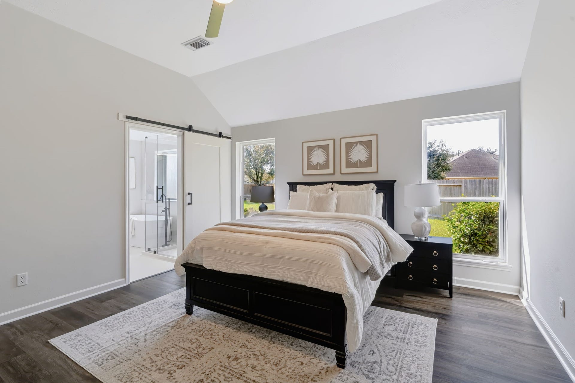 16811 Pheasant Ridge, Sugar Land, TX 77498 ELEGANT PRIMARY RETREAT IS AN OASIS AT THE END OF YOUR DAY.