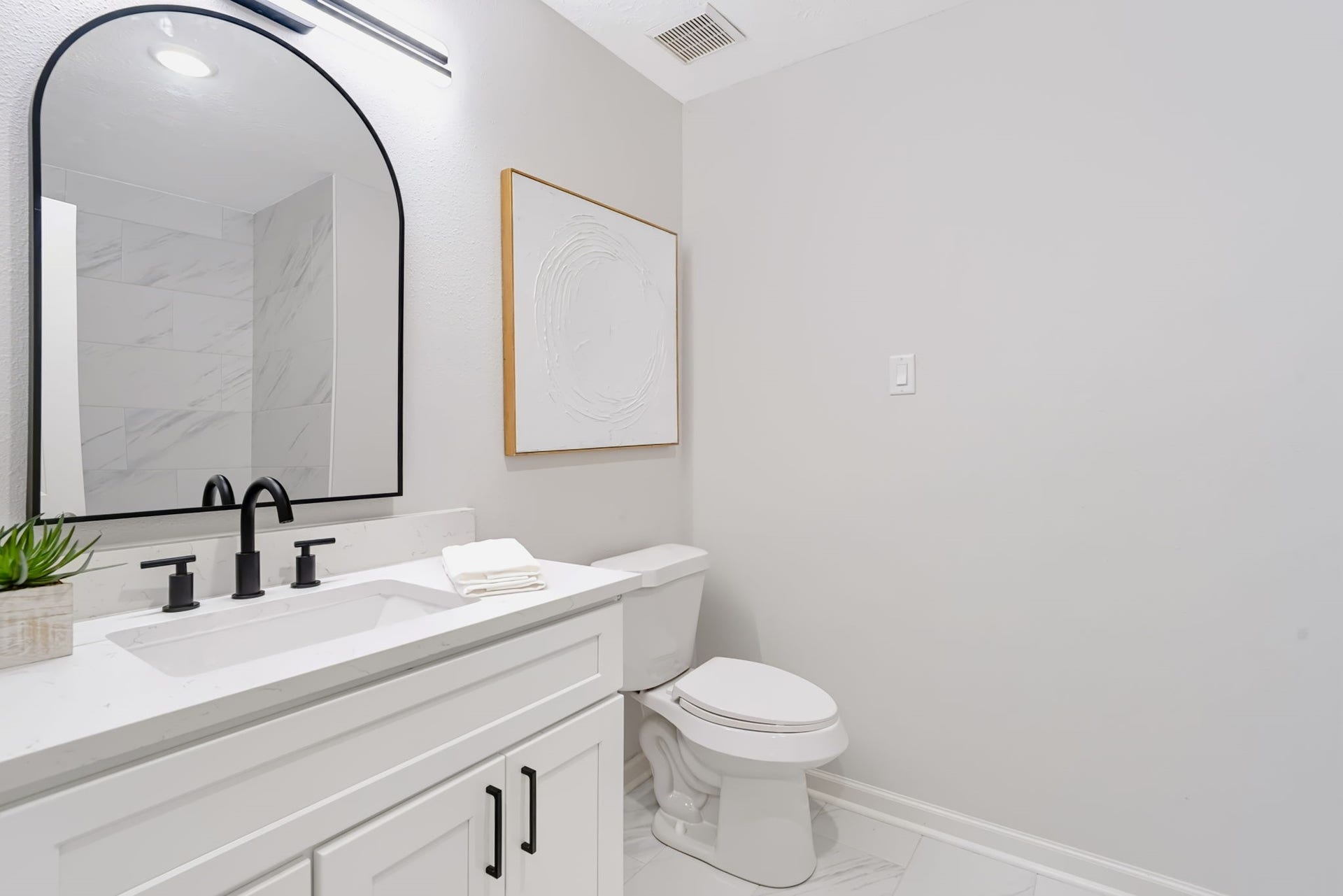 16811 Pheasant Ridge, Sugar Land, TX 77498 FULLY REMODELED SECONDARY BATHROOM.