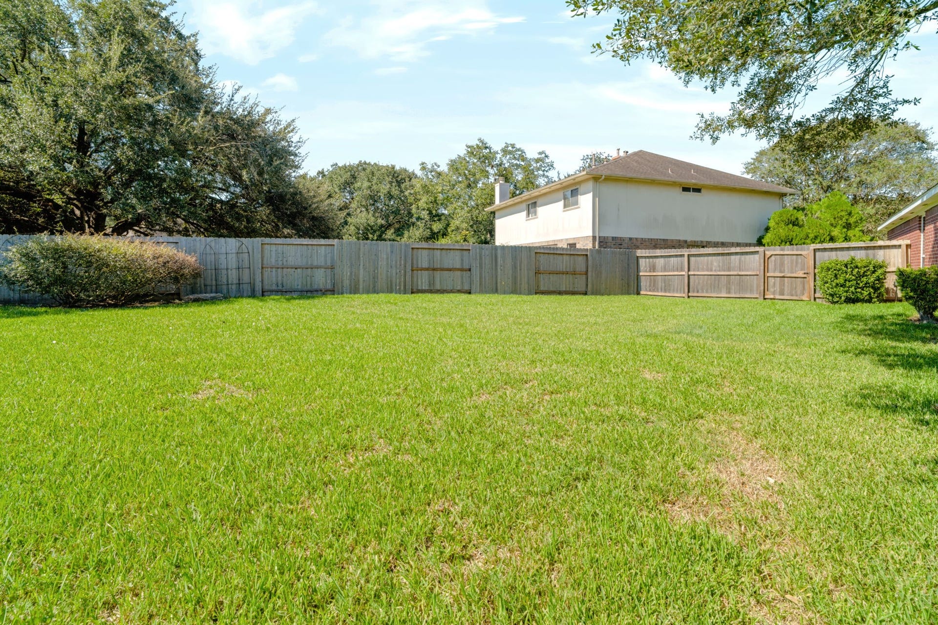 16811 Pheasant Ridge, Sugar Land, TX 77498 THE BACKYARD IS FULLY FENCED IN.