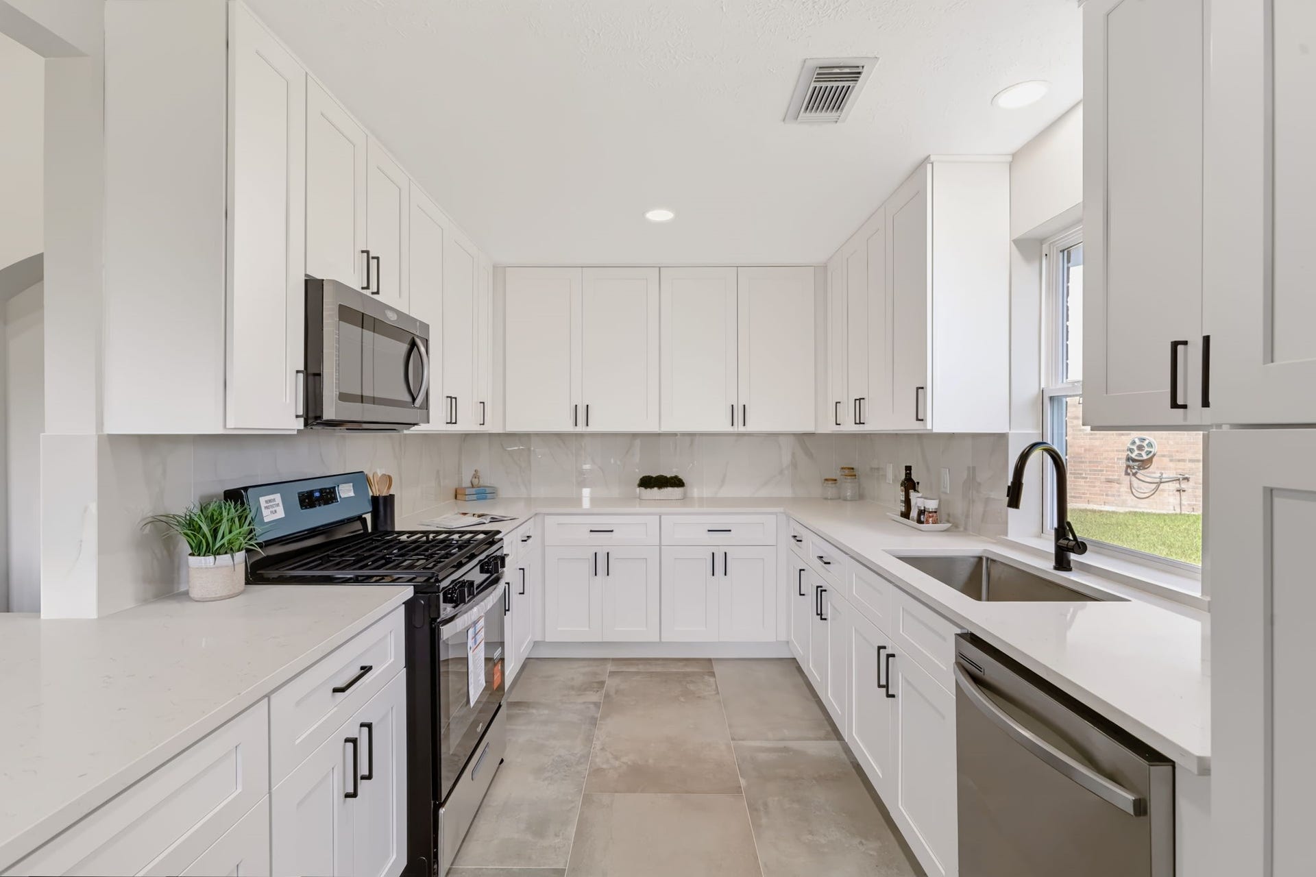 16811 Pheasant Ridge, Sugar Land, TX 77498 THERE IS PLENTY OF STORAGE FOR CASUAL AND FORMAL DISHES.