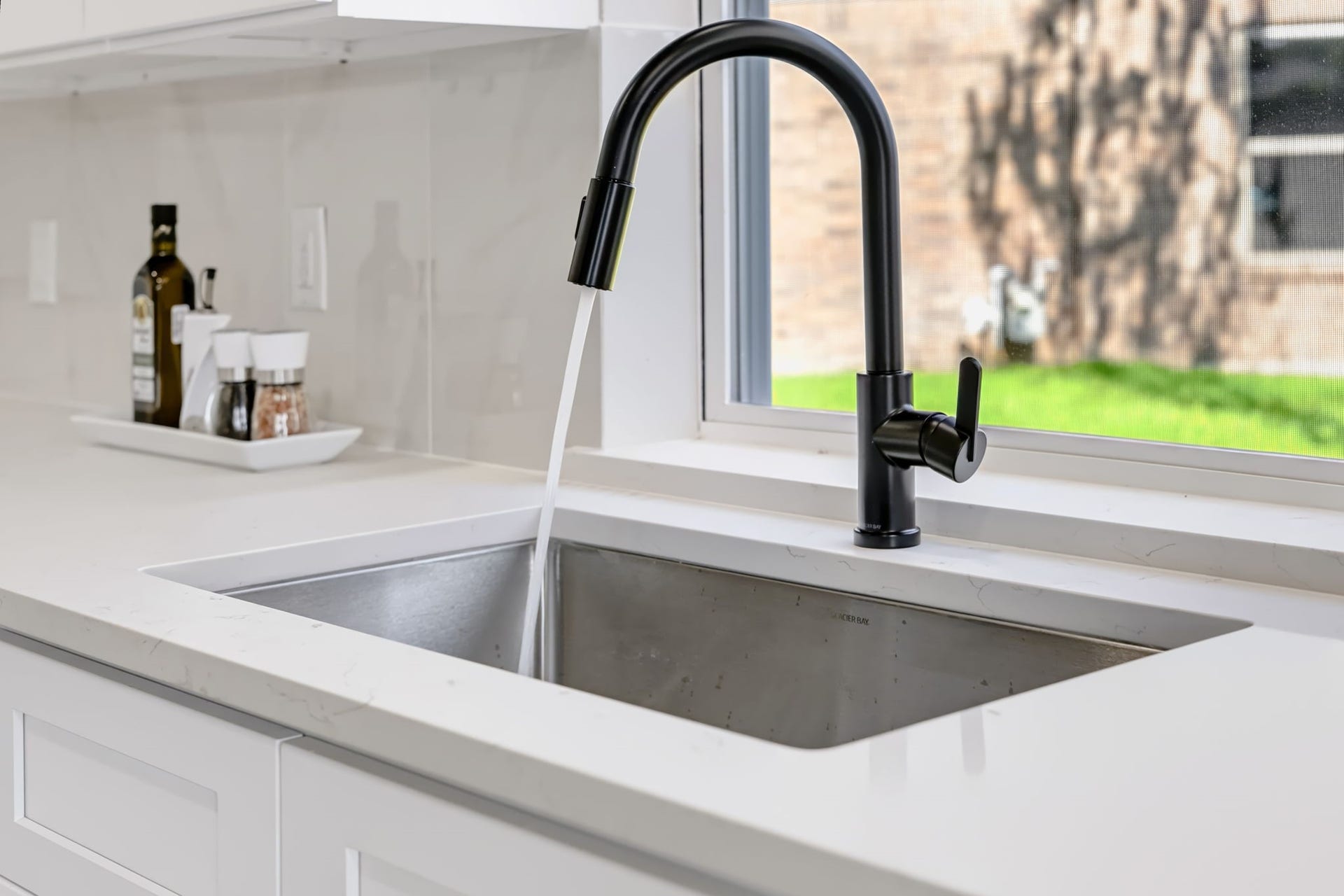 16811 Pheasant Ridge, Sugar Land, TX 77498 BE THE ENVY OF ALL YOUR FRIENDS WITH QUARTZ COUNTERTOPS IN YOUR KITCHEN.