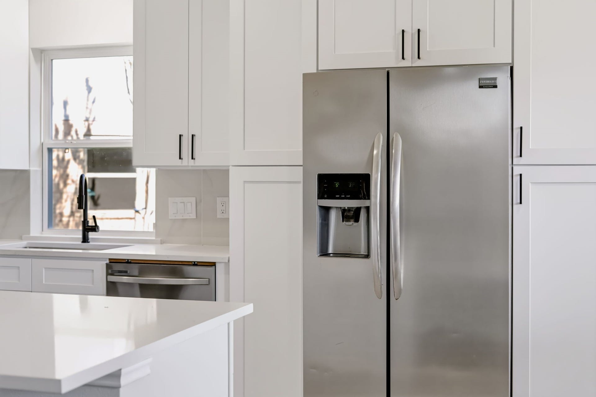16811 Pheasant Ridge, Sugar Land, TX 77498 HAPPY TO INCLUDE REFRIGERATOR WITH SALE BY REQUEST.