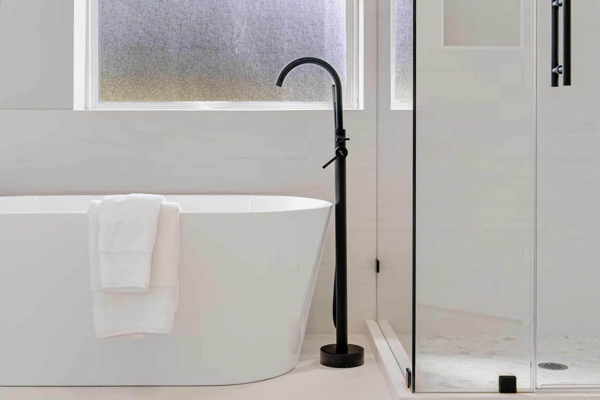 16811 Pheasant Ridge, Sugar Land, TX 77498 CHIC FLOOR-MOUNTED TUB FAUCET.