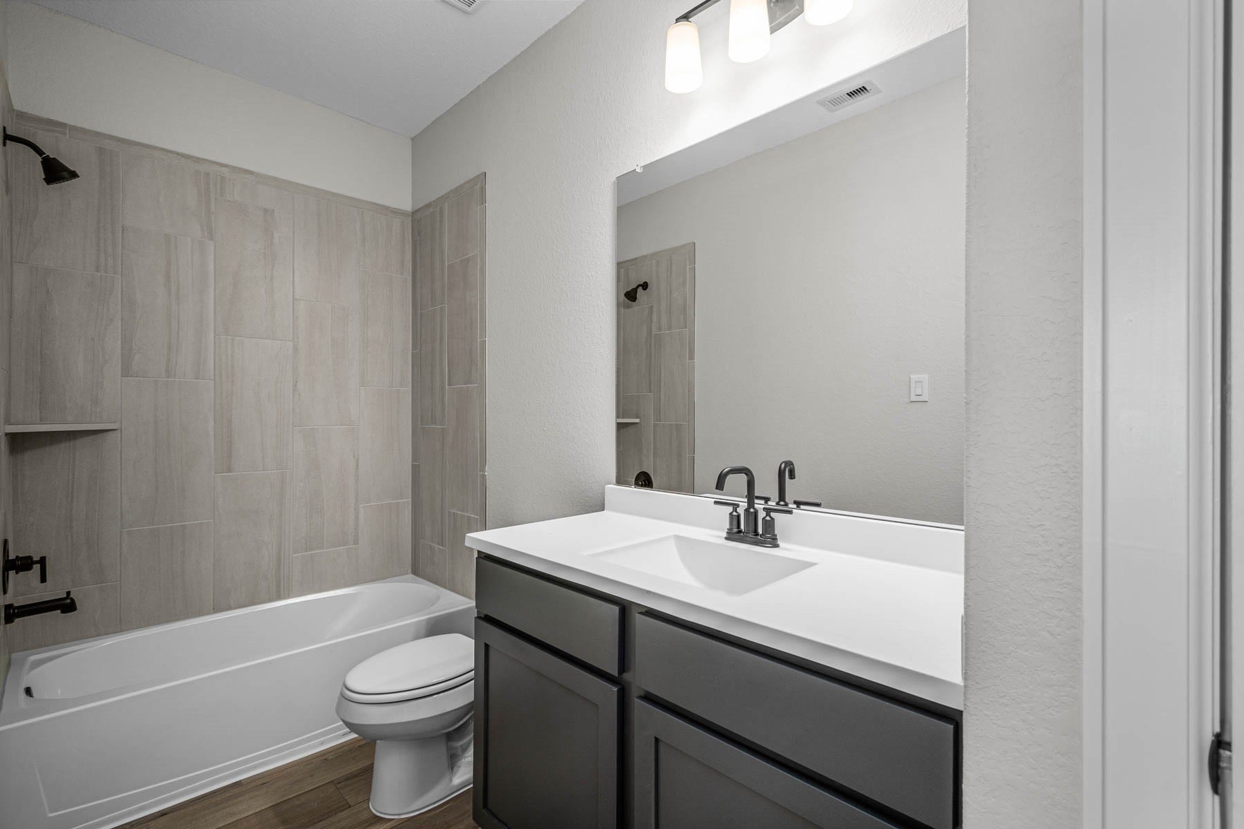2917 Fair Wind Lane, Texas City, TX 77510 The secondary bathroom