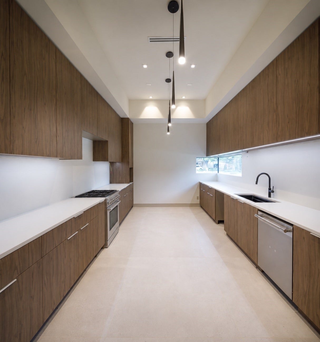 Designed with entertaining in mind, this dedicated, fully equipped, kitchen is the host's secret weapon. Giving caterers their own equipped space to prep, plate and serve while the main kitchen stays guest-ready. This Catering kitchen is conveniently positioned near the garage, deliveries and provisions can come straight in with ease, keeping large parties uninterrupted and running smoothly behind the scenes