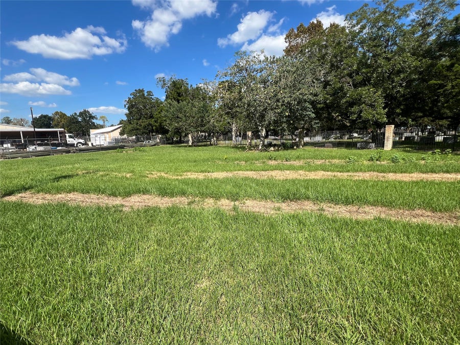 Property photo for 425/429 Loggins Drive, West Columbia, TX